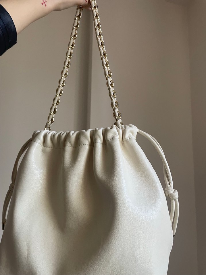Zincir Detaylı Beyaz Deri Kadın Çanta - Görsel 4