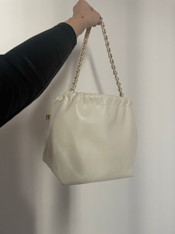 Zincir Detaylı Beyaz Deri Kadın Çanta - Görsel 2