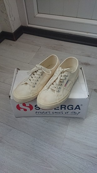 ekru superga