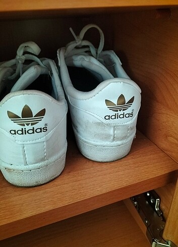Adidas marka bı kaç kez giyilmis
