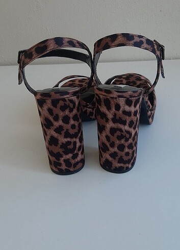 39 Beden Zara Apartman Topuk Leopar Sandalet