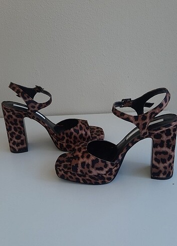 39 Beden kahverengi Renk Zara Apartman Topuk Leopar Sandalet