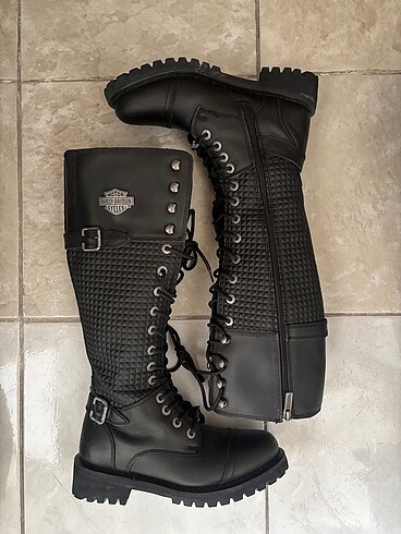 Harley Davidson çizme giyilmedi
