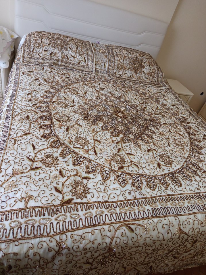 İşlemeli otantik Yatak Örtüsü - Görsel 3