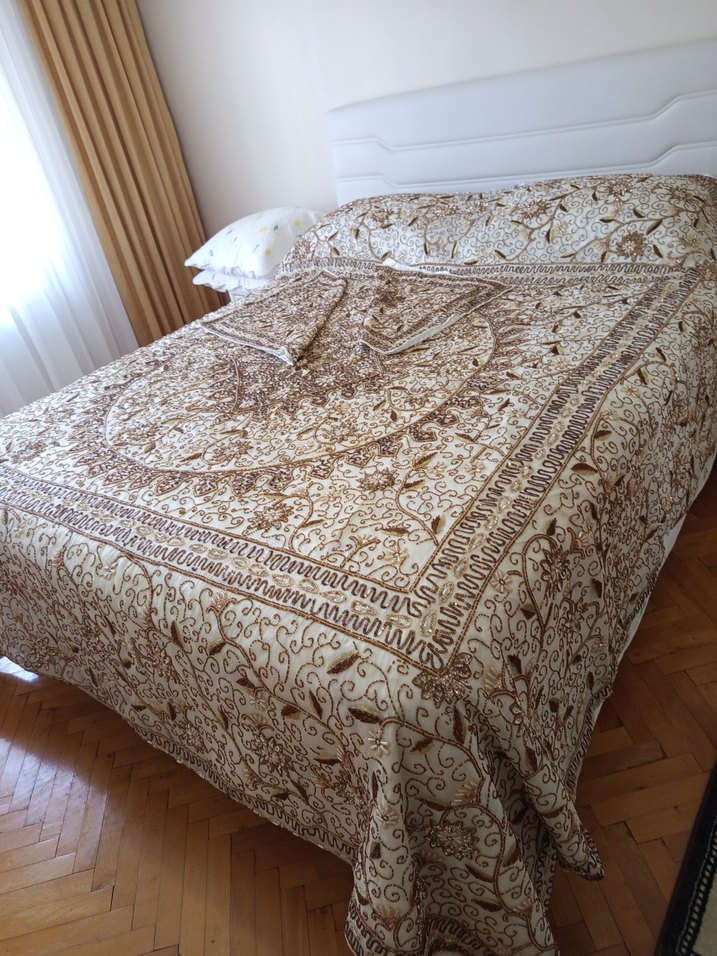 İşlemeli otantik Yatak Örtüsü - Görsel 4