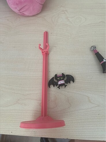 monster high stand ve yarasa