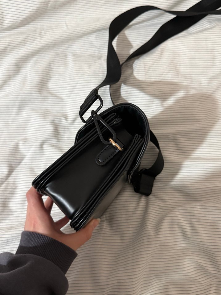 Siyah Deri Tokalı Kadın Çanta - Görsel 4