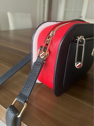 Tommy Hilfiger Orjinal üründür