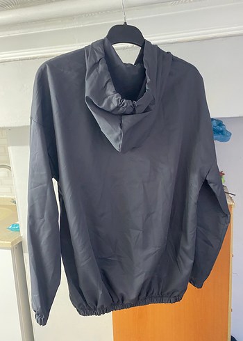 Gri Kapüşonlu Yarım Fermuarlı Erkek Yağmurluk - Görsel 4