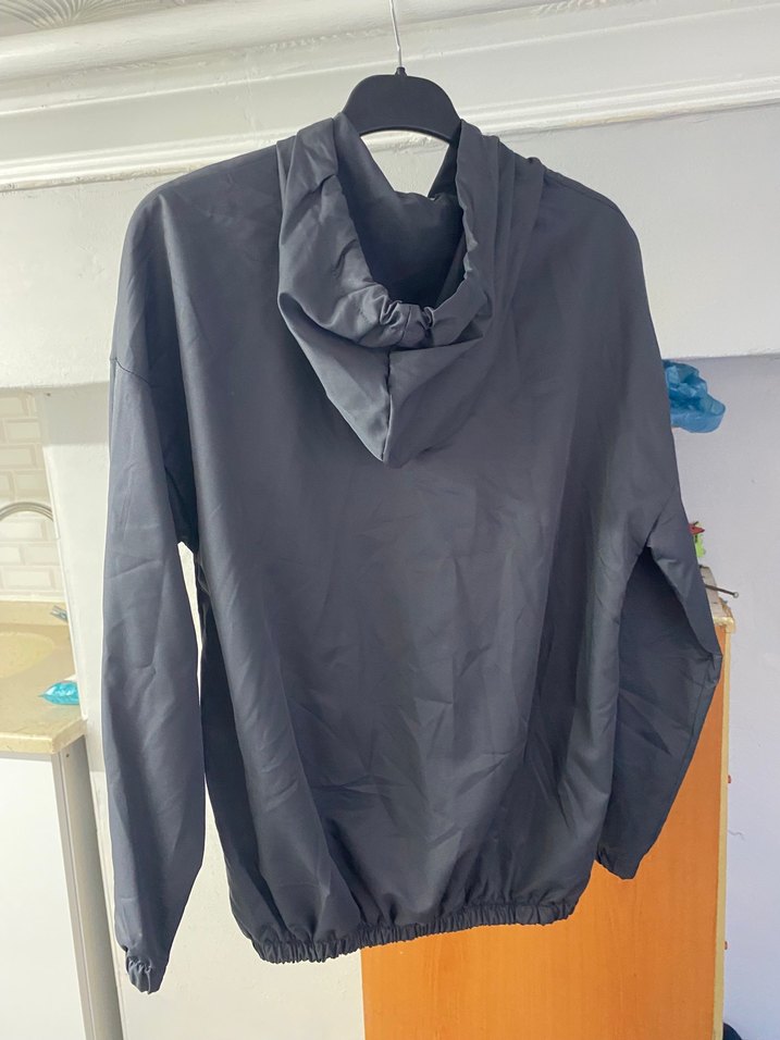 Gri Kapüşonlu Yarım Fermuarlı Erkek Yağmurluk - Görsel 4