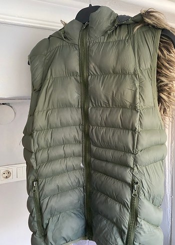 Gri Kadın Kürklü Kapüşonlu Yelek - Görsel 3