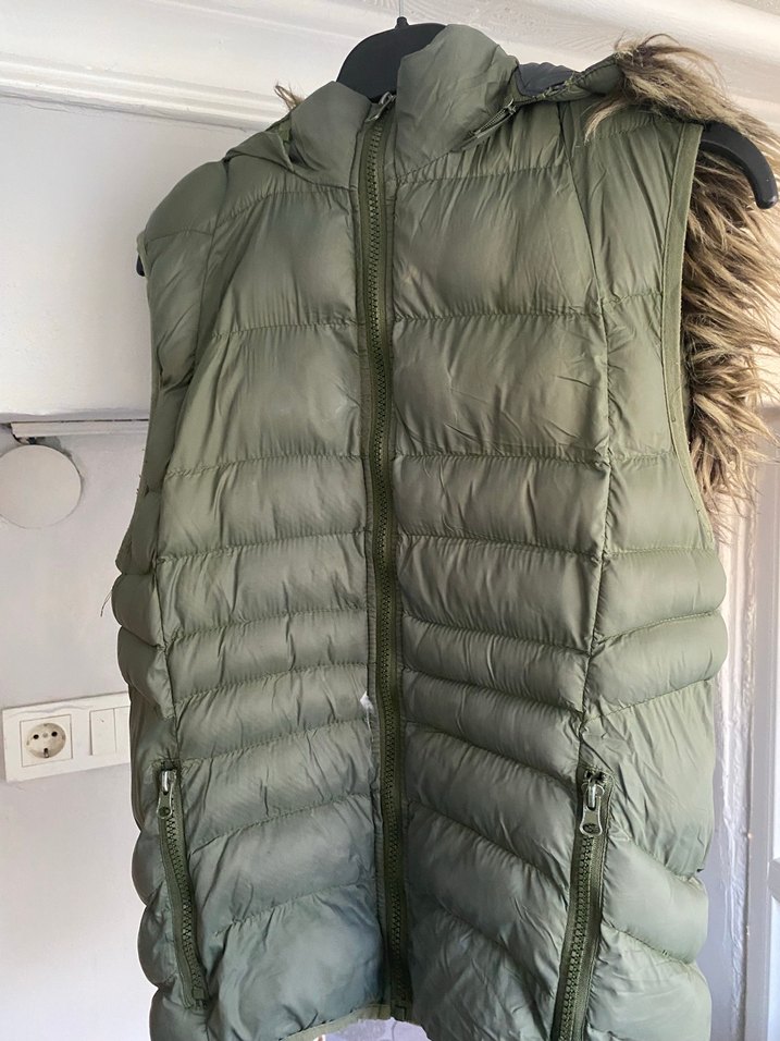 Gri Kadın Kürklü Kapüşonlu Yelek - Görsel 3