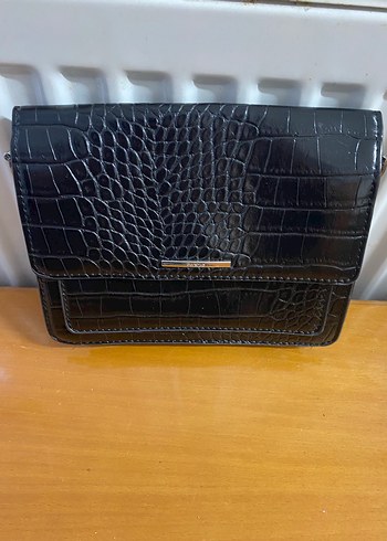 Siyah Yılan Derisi Desenli Tokalı Kadın Cüzdanı açıklamayı okuyu - Görsel 3