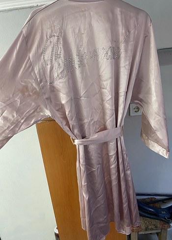 Uzun Kollu Parlak Bej Kadın Sabahlık - Görsel 2