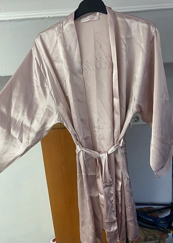 Uzun Kollu Parlak Bej Kadın Sabahlık - Görsel 3