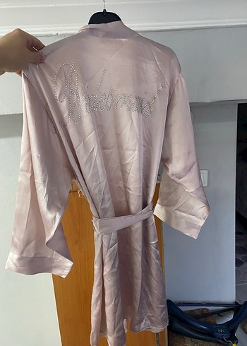 Uzun Kollu Parlak Bej Kadın Sabahlık - Görsel 4