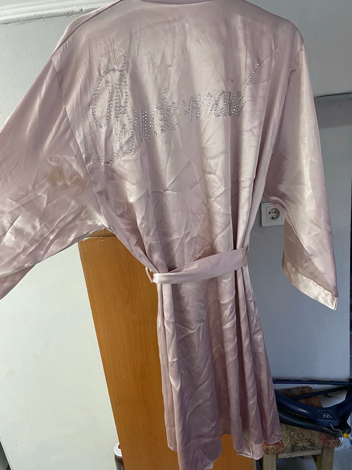 Uzun Kollu Parlak Bej Kadın Sabahlık - Görsel 2