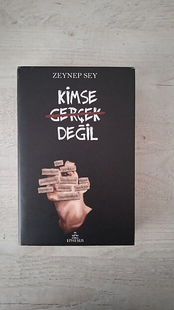 Kimse gerçek değil (ciltli)