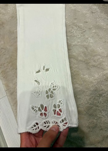 Dantel Detaylı Beyaz Kadın Denim Pantolon - Görsel 2