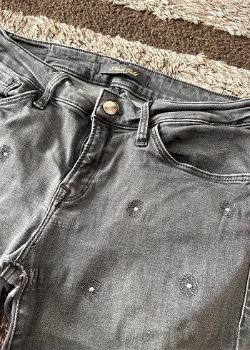 Gri Nakışlı ve Payetli Kadın Denim Pantolon - Görsel 2