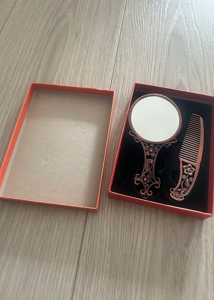 Hediyelik kutusunda ayna tarak seti - Görsel 2