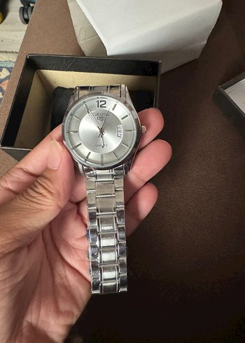 Seiko 5 Gri Minimalist Erkek Kol Saati