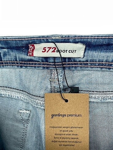 28 Beden mavi Renk Levis Jean / Kot %70 İndirimli.