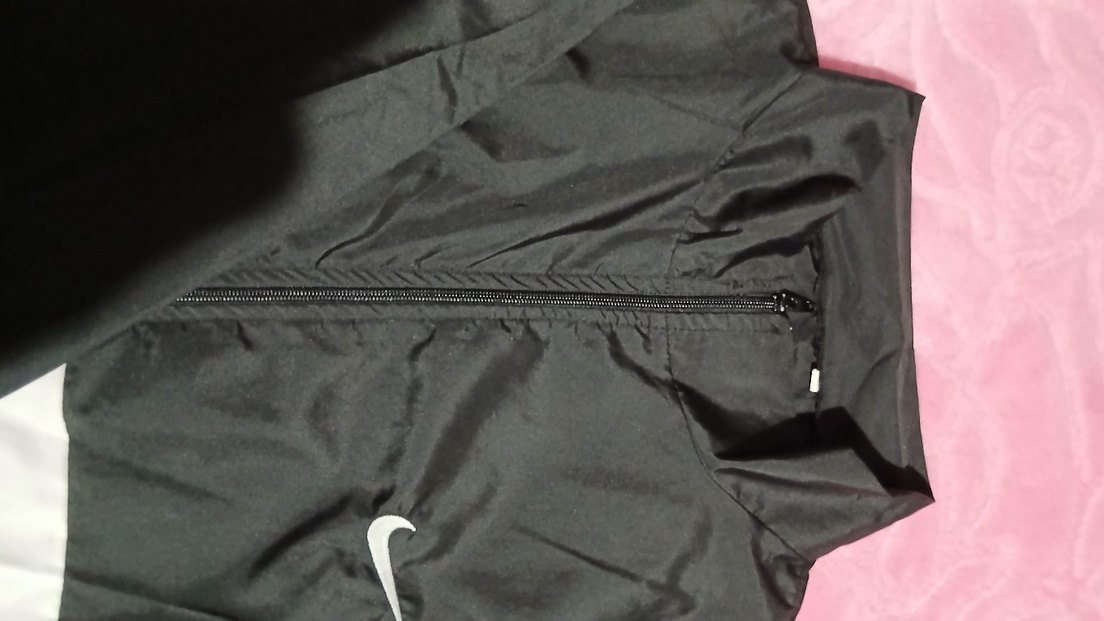 Siyah Drapeli Sokak Stili Yağmurluk - Görsel 2