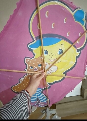 Beden Renk Büyük Boy Çilek Kız Uçurtma