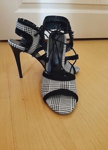 Zara Zara siyah ekose topuklu ayakkabı 