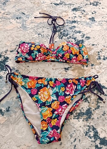 Zara çiçekli bikini takımı 