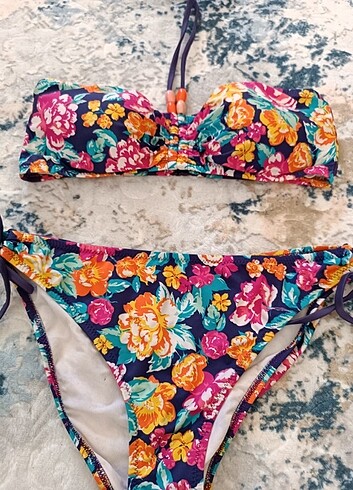 Zara Zara çiçekli bikini takımı 