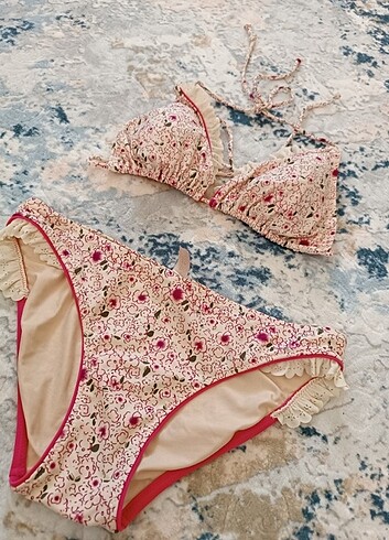 Zara Zara kadın çiçekli bikini takımı 