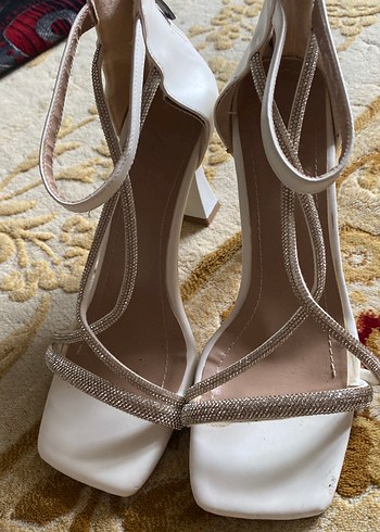37 Beden beyaz Renk Beyaz Yılan Desenli Tokalı Stiletto