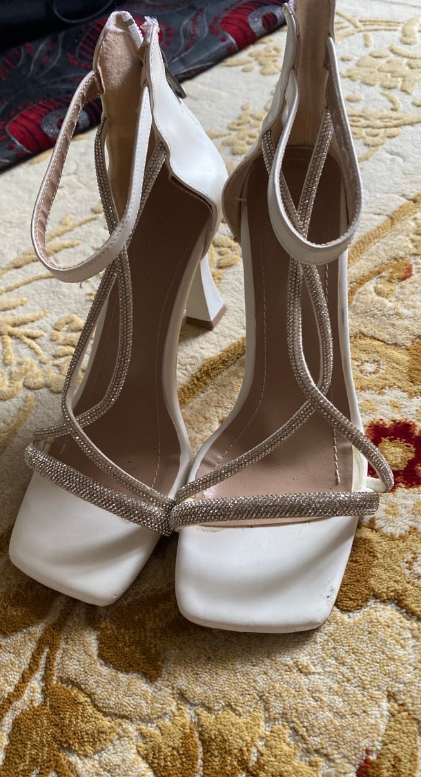 Beyaz Yılan Desenli Tokalı Stiletto - Görsel 3