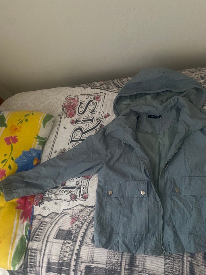 Kapşonlu yağmurluk - Görsel 2