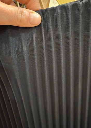 Kadın Siyah Pileli Uzun Etek - Görsel 2