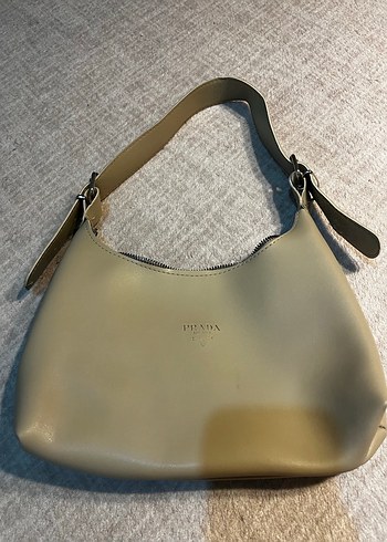 Prada milano kol çantası