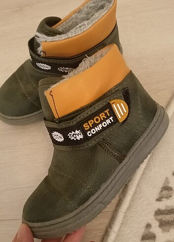 Erkek çocuk bot , bot 