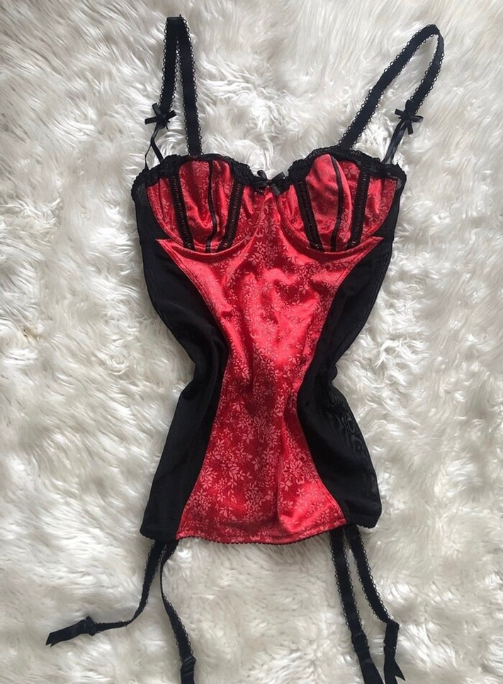 Kırmızı Dantelli Gotik Büstiyer - Görsel 2