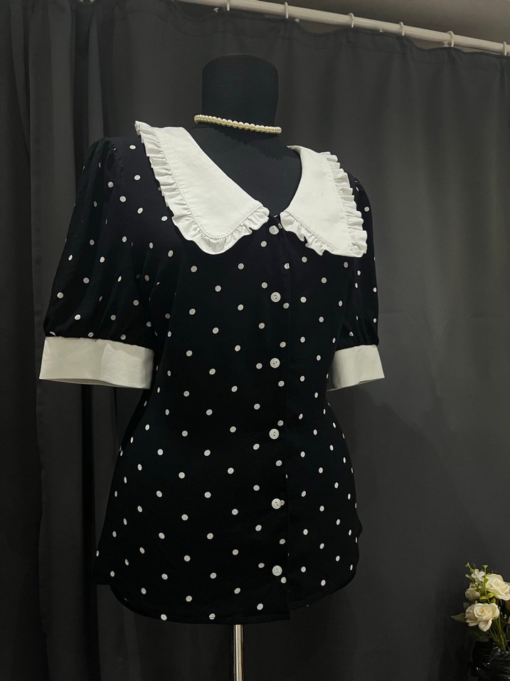Siyah Puantiyeli, Düğmeli Kısa Kollu Bluz - Görsel 2