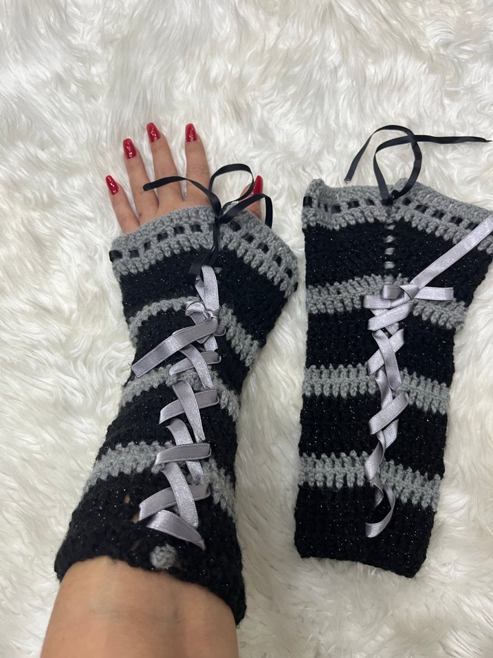 Gri Siyah Örgü Goth Eldivenler - Görsel 4