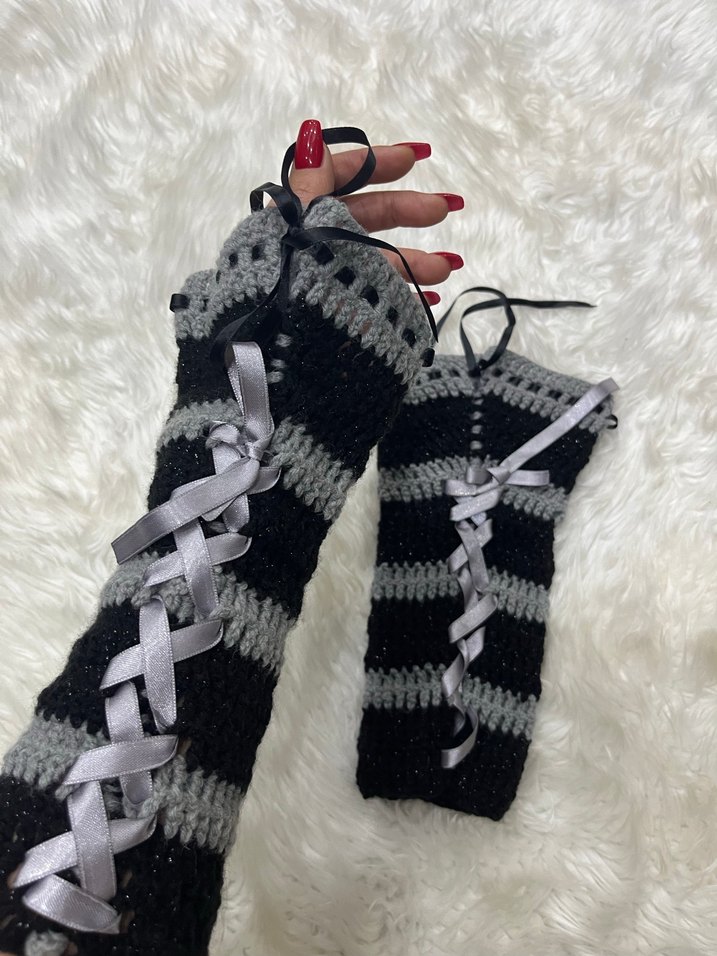 Gri Siyah Örgü Goth Eldivenler - Görsel 3
