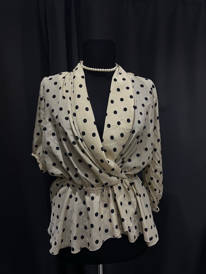 Puantiye Desenli V Yakalı Kadın Bluz - Görsel 5