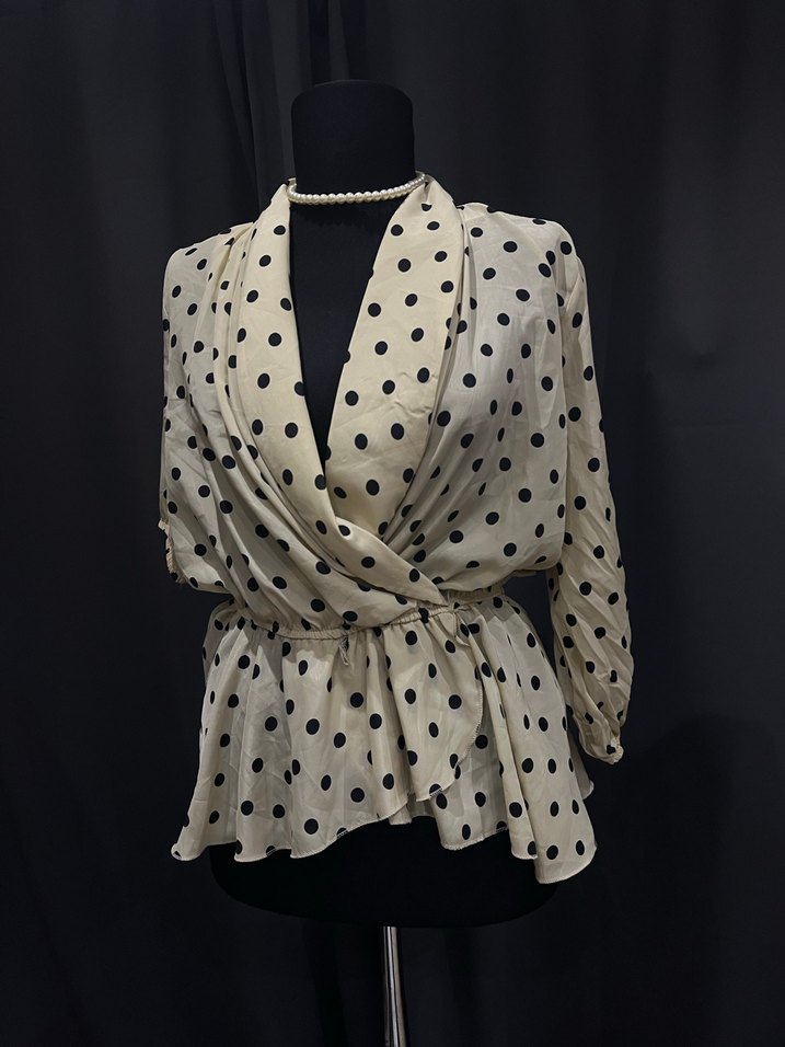 Puantiye Desenli V Yakalı Kadın Bluz - Görsel 4