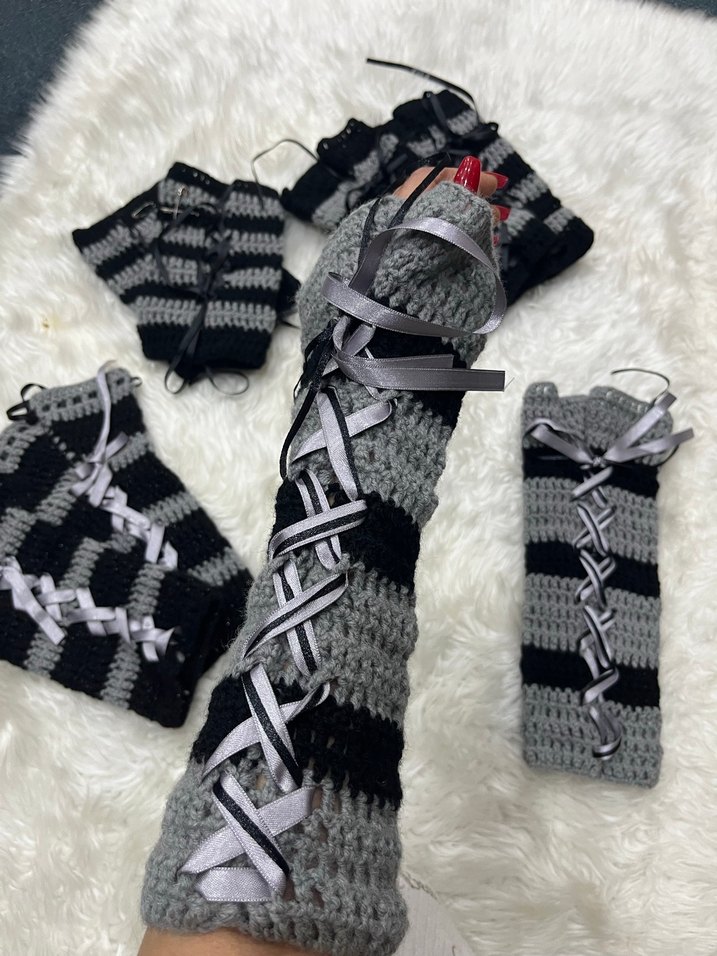 Gri Örgü Gotik Kadın Eldiveni - Görsel 3