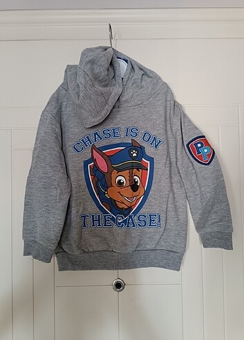 PAW PATROL sweatshirt, etiketi 3 yaş ama 2 yaş için daha uygun. 