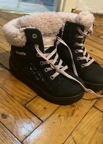 Kız Çocuk Siyah Kürklü Bot - Görsel 2