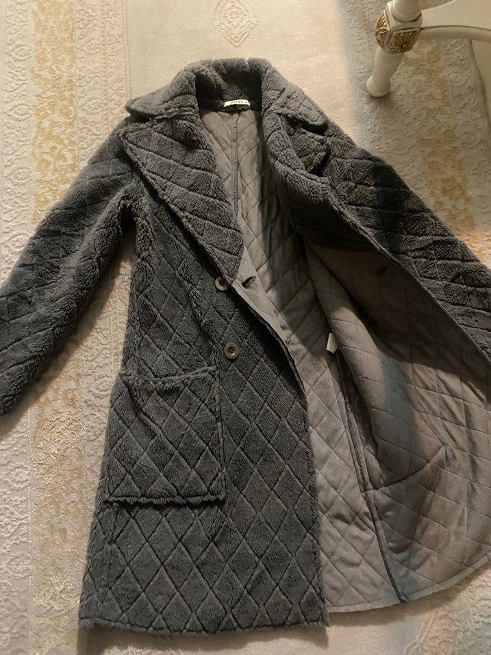 Gri Uzun Kadın Kaban Peluş Detaylı - Görsel 2