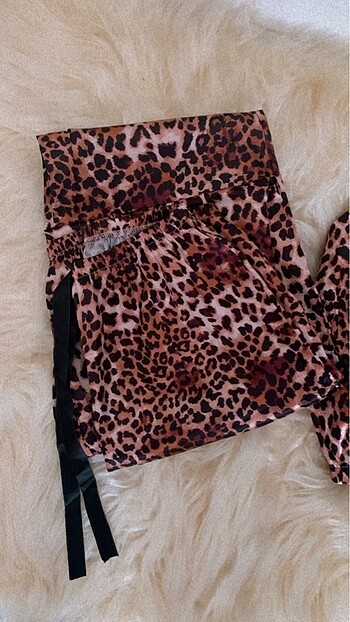 l Beden Pijama takımı askılı